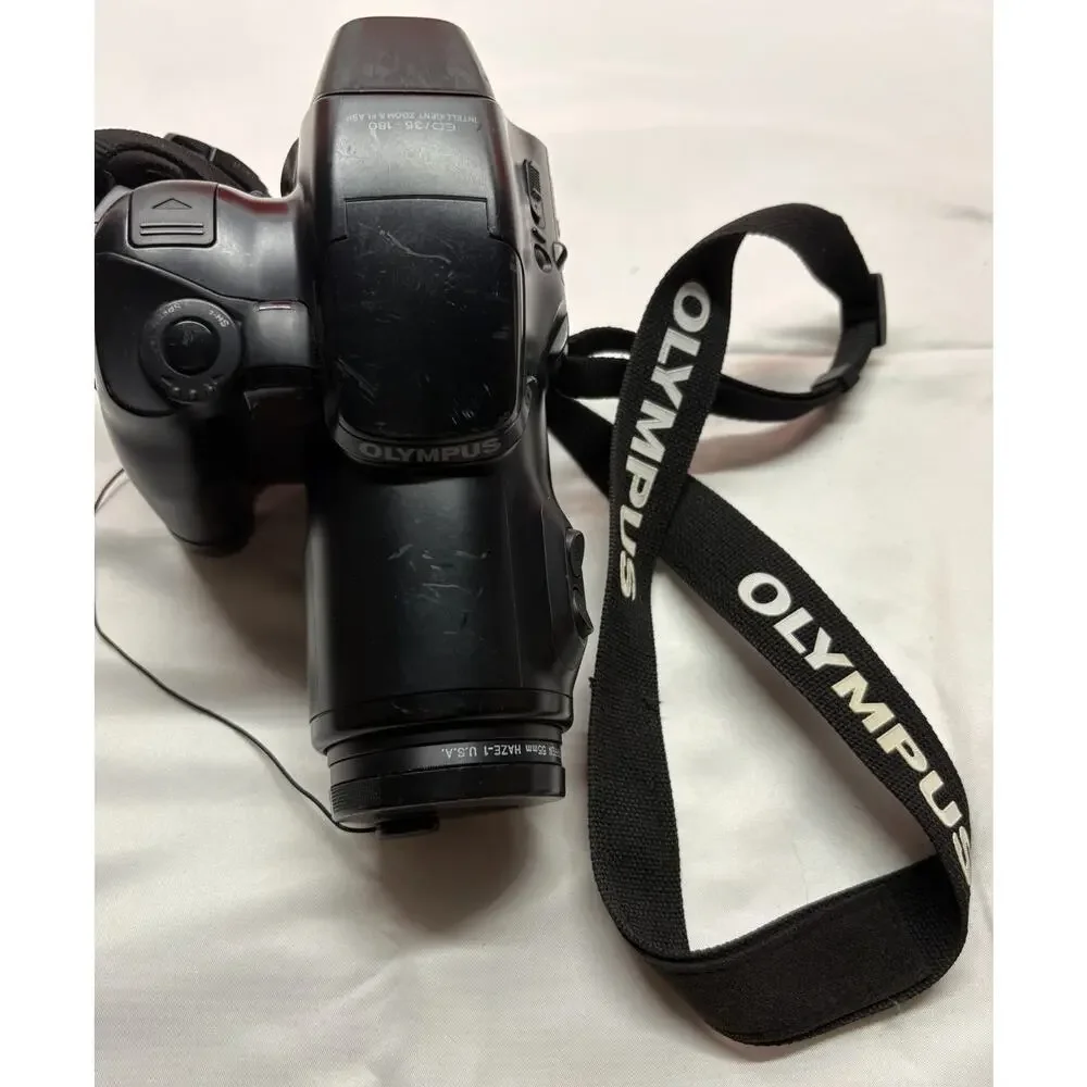 Olympus IS-3 DLX 35mm Film SLR Camera 35-180mm Powers On Untested Vivitar Flash